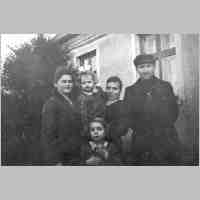051-0068 Familie Bischoff im Jahre 1944.jpg